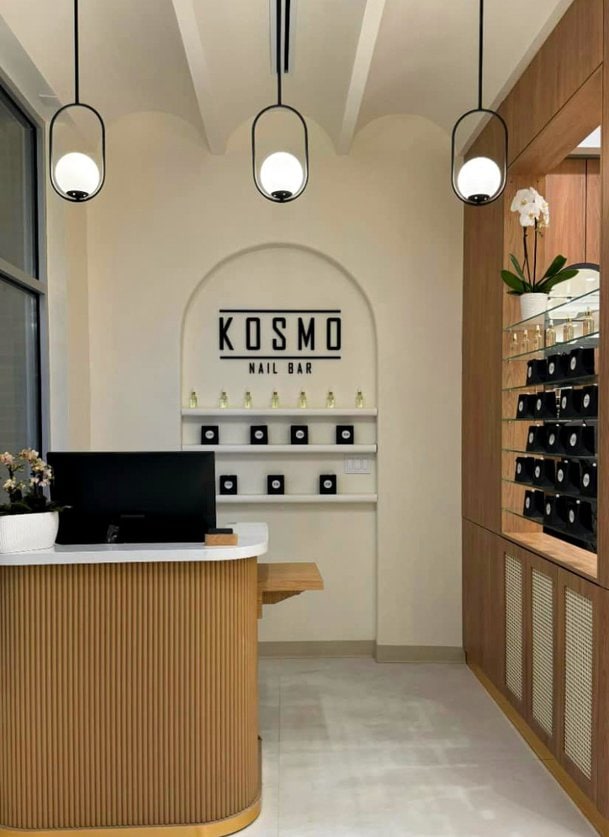 Đèn thả trang trí tạo điểm nhấn cho khu vực lễ tân