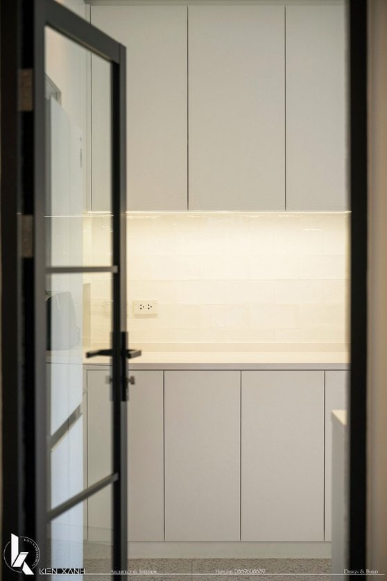 Hệ tủ bếp trắng tinh tế tối giản