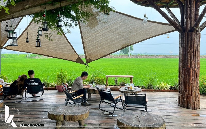 Ngồi ở bất kì vị trí nào các bạn cũng có thể ngắm đồng lúa xanh mát