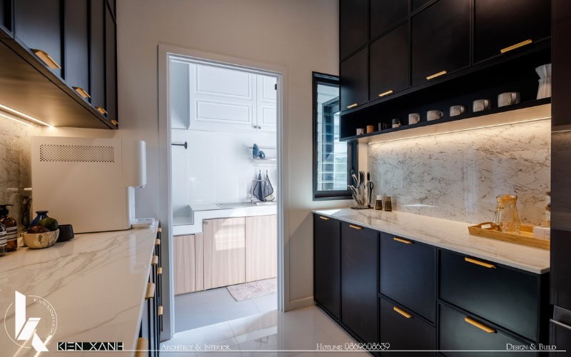 Màu xám làm chủ đạo làm cho gian bếp sạch sẽ và gọn gàng hơn