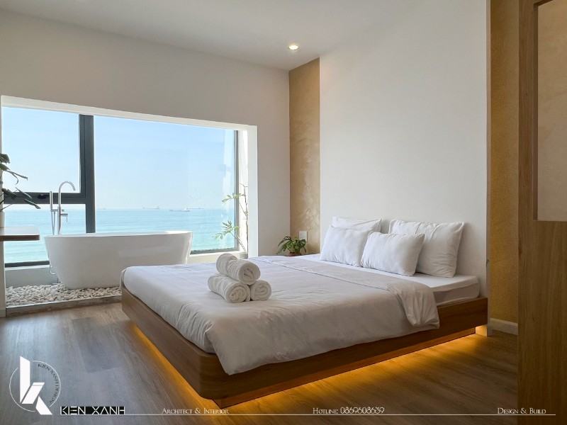 Căn phòng được thiết kế với gam màu ấm áp, tạo nên một không gian thư giãn tuyệt vời 