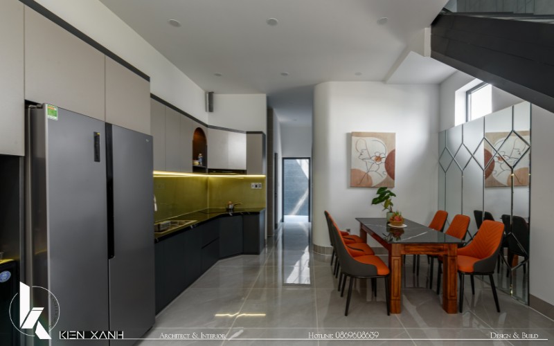 Khu vực bếp nấu và bàn ăn hiện đại