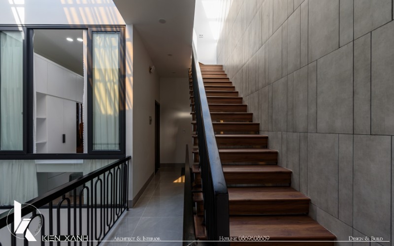 Cầu thang gỗ mang lại cảm giác ấm cúng cho căn nhà